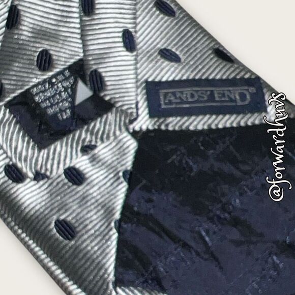 Silver Silk Lands’ End Neck Tie – Classic and Refined - Picture 9 of 10